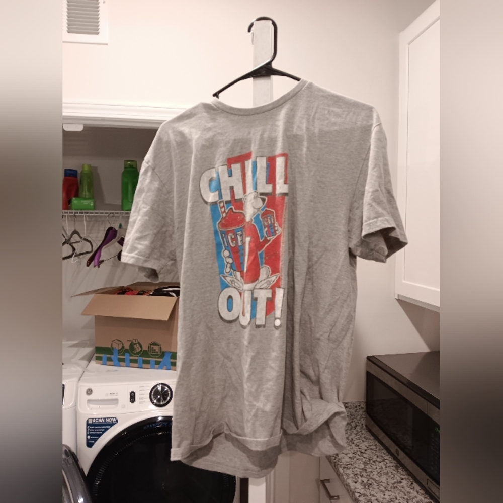 Chill out Icee t-shirt size medium